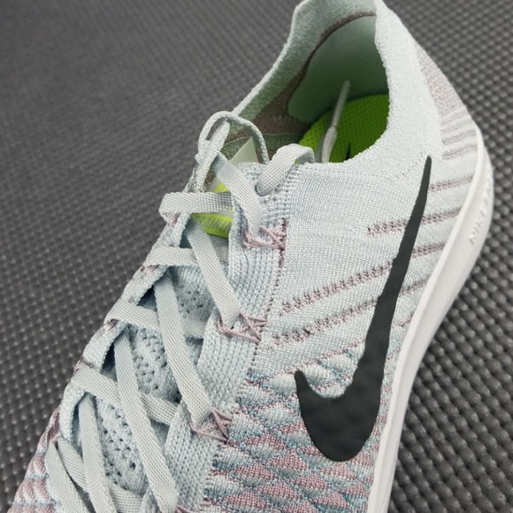 Nike Womens Free Tr Flyknit 2 - Picture 8 of 8